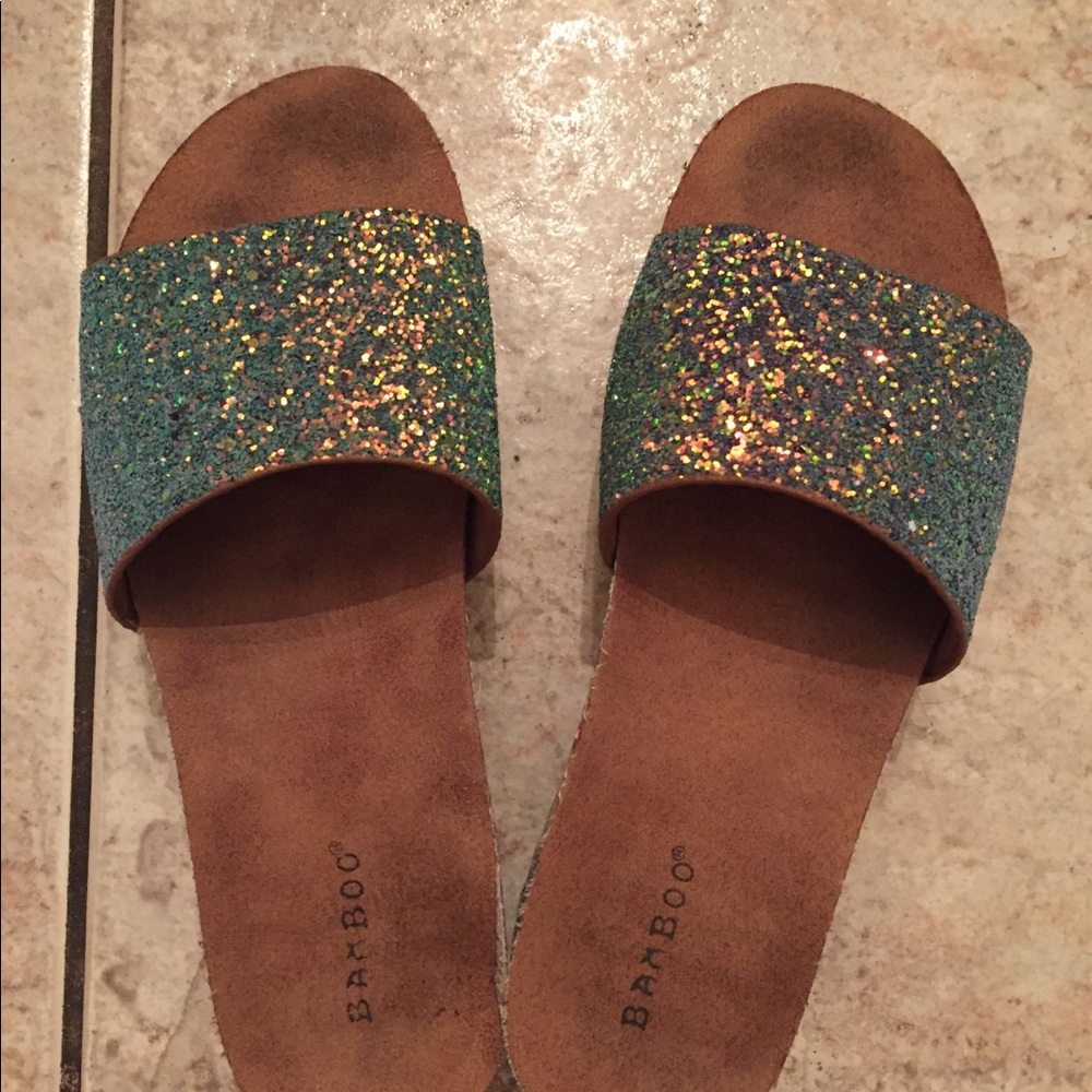 ✨✨Beautiful glittery iridescent sandals ✨✨